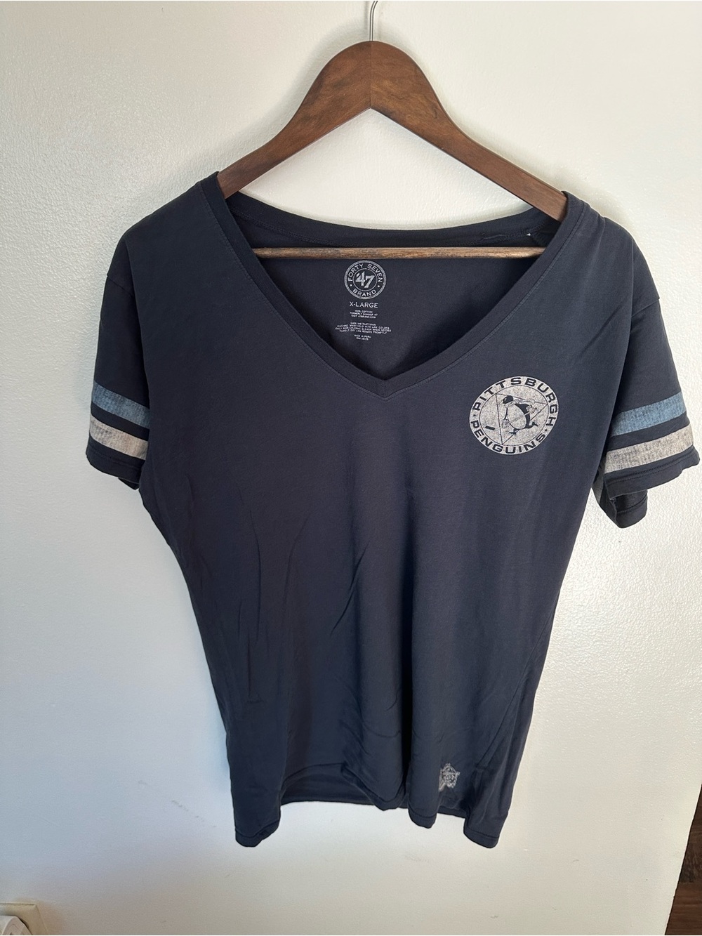 47 Navy V-Neck Pittsburgh Penguins Short Sleeve Tee